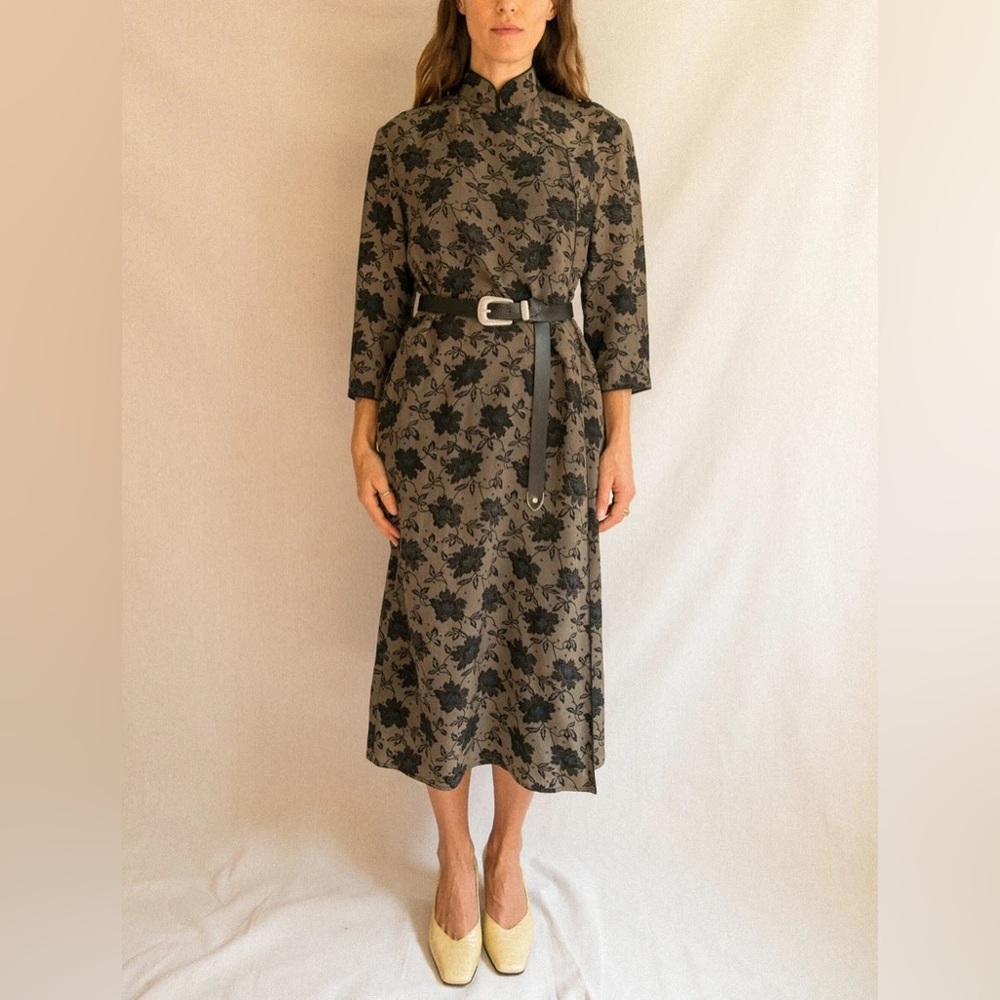 Mandarin collar dress - Picture 1 of 8